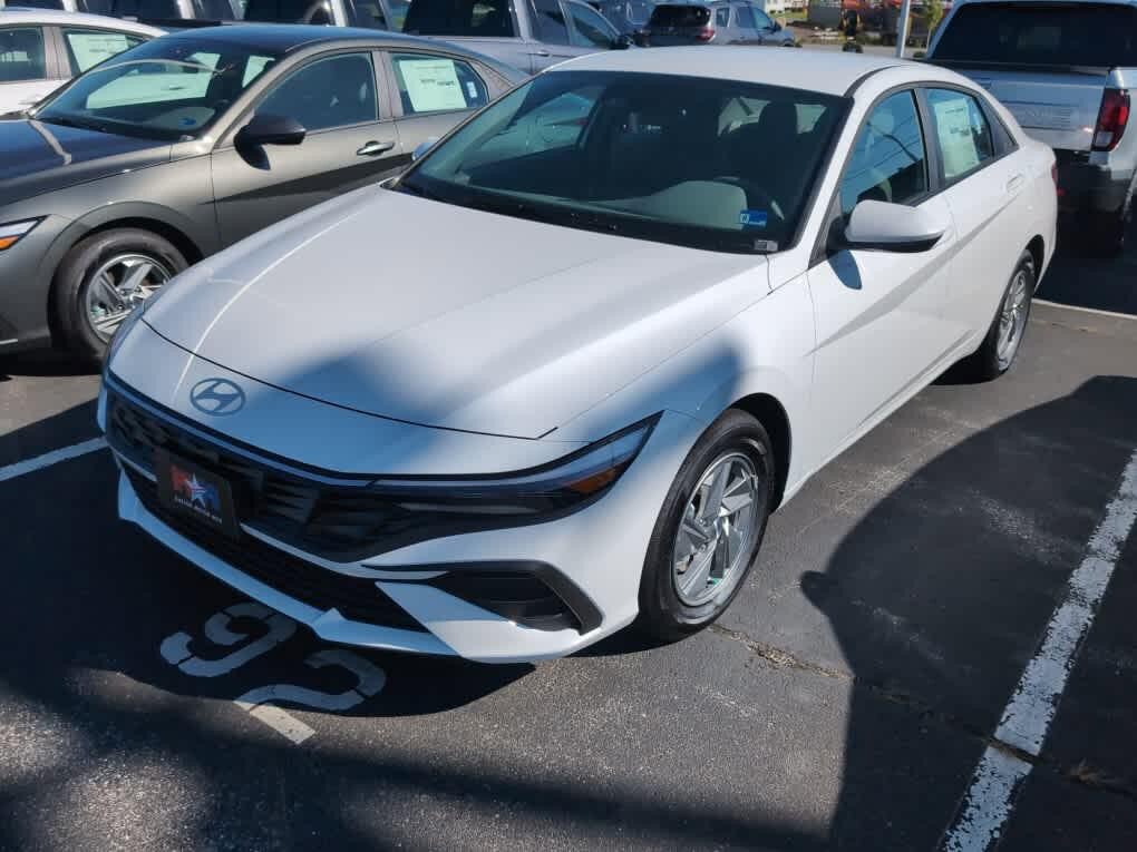 New 2026 Hyundai Elantra SE FWD image 10