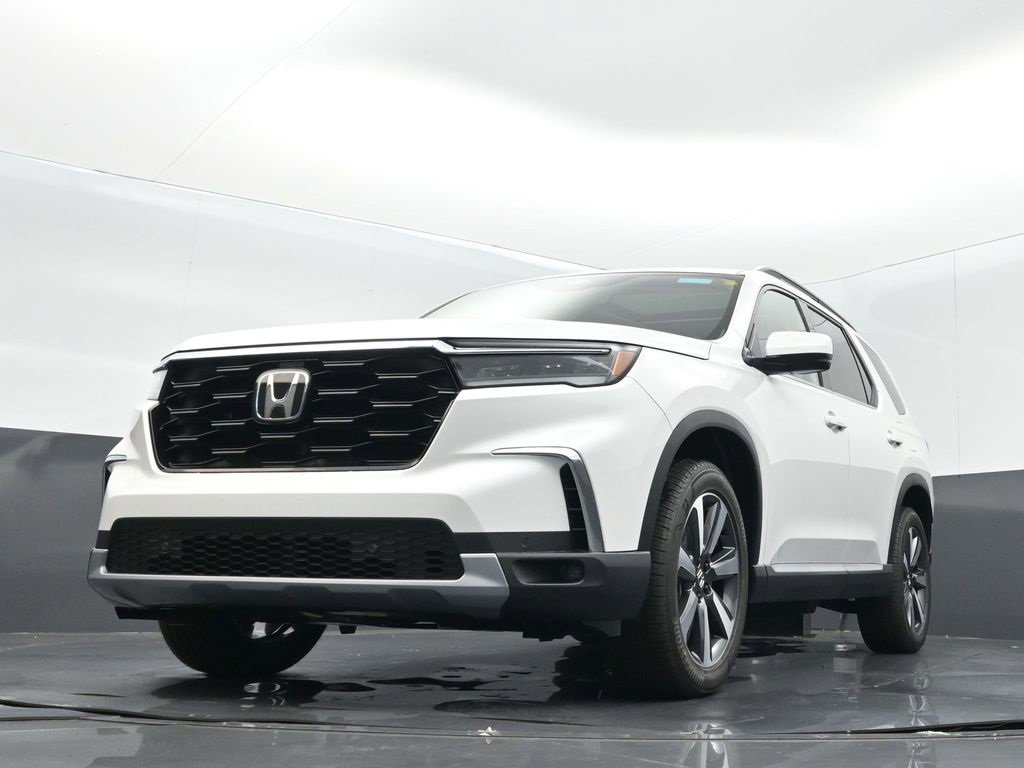 New 2025 Honda Pilot Touring image 8