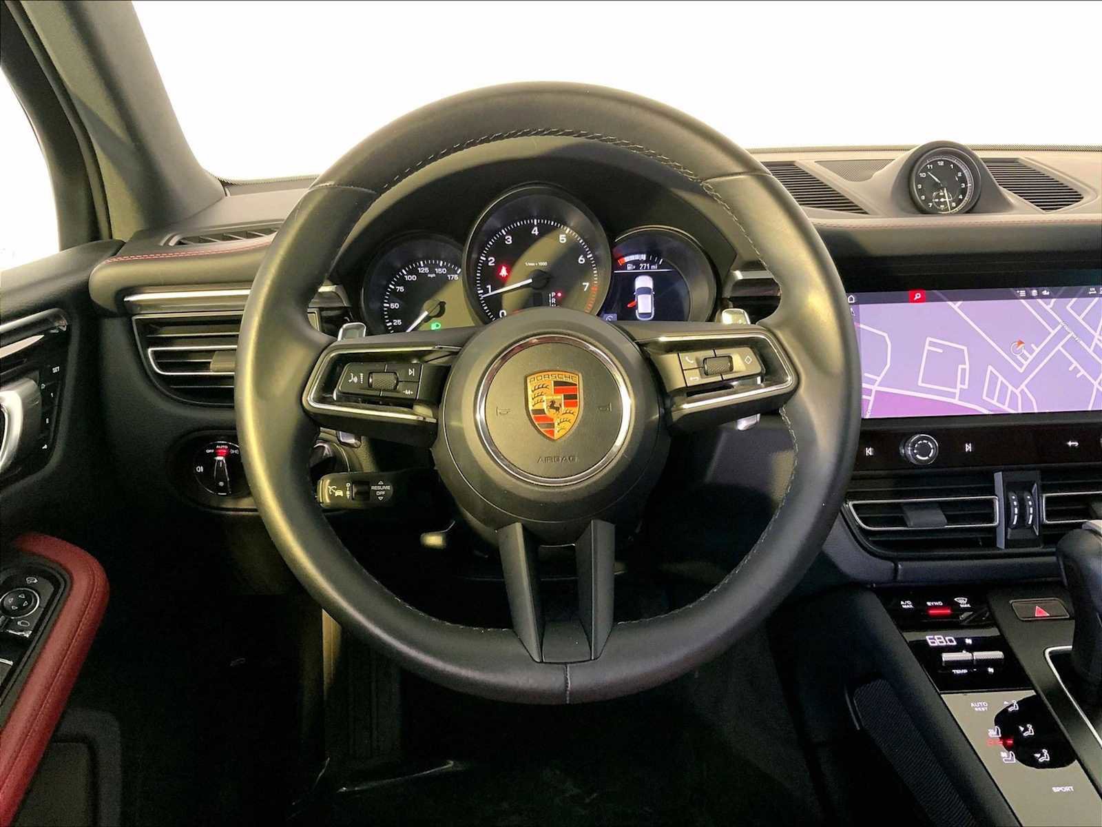 Certified 2023 Porsche Macan image 15