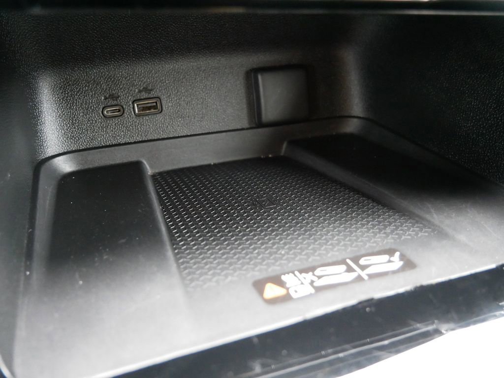 Used 2024 Chevrolet Traverse LT image 19