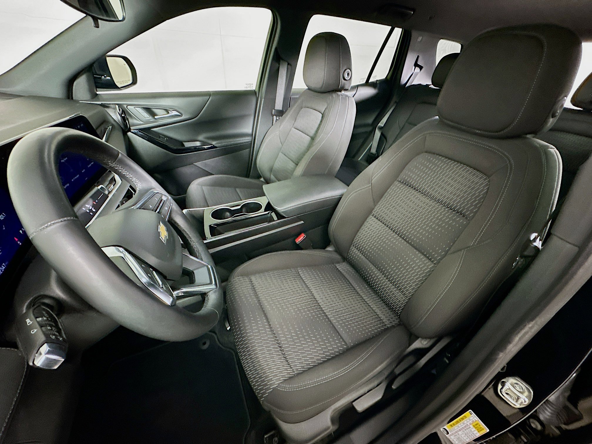 Used 2025 Chevrolet Equinox LT FWD image 13