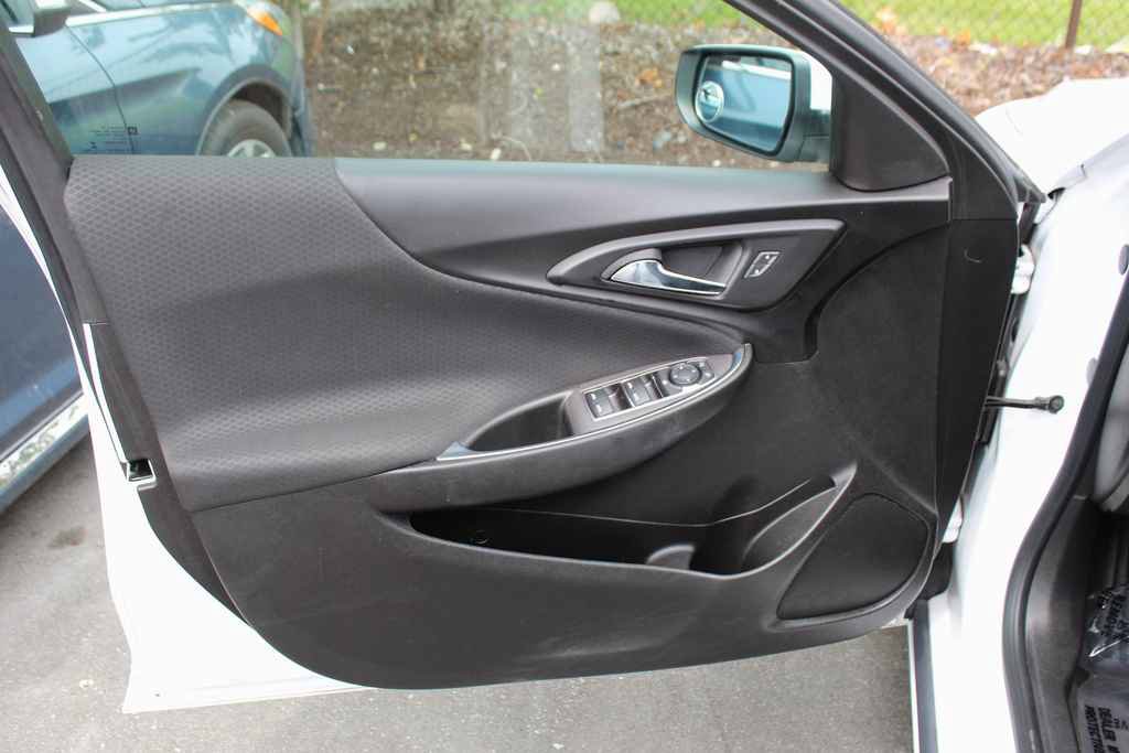 Used 2019 Chevrolet Malibu LT FWD image 11