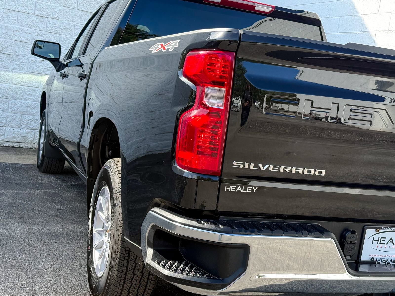 Certified 2026 Chevrolet Silverado 1500 LT AWD/4WD image 9