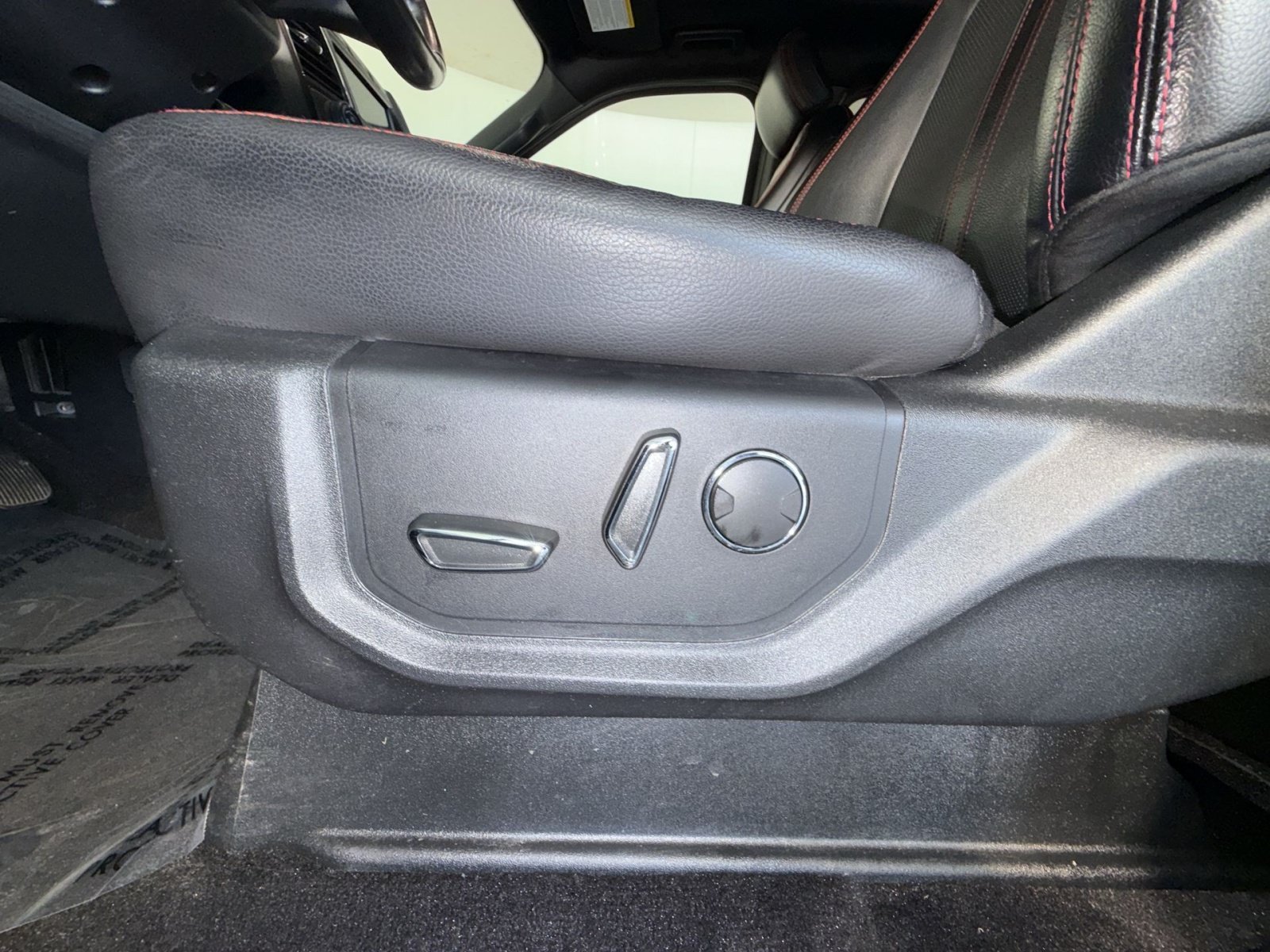 Used 2020 Ford Expedition Limited w/ Equipment Group 303A AWD/4WD image 14