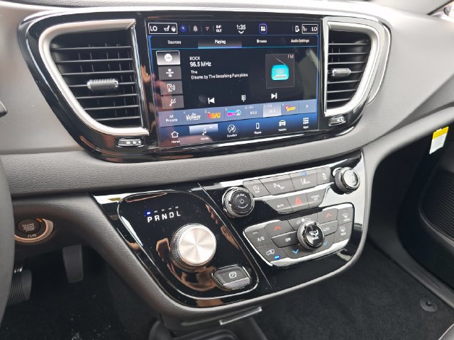 New 2027 Chrysler Pacifica LX FWD image 31