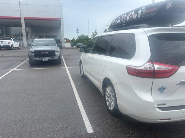 Used 2016 Toyota Sienna Limited AWD/4WD image 2