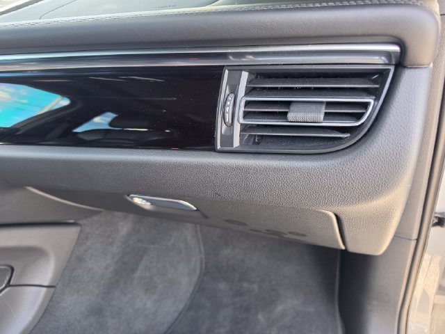 Used 2024 Porsche Macan S AWD/4WD image 21