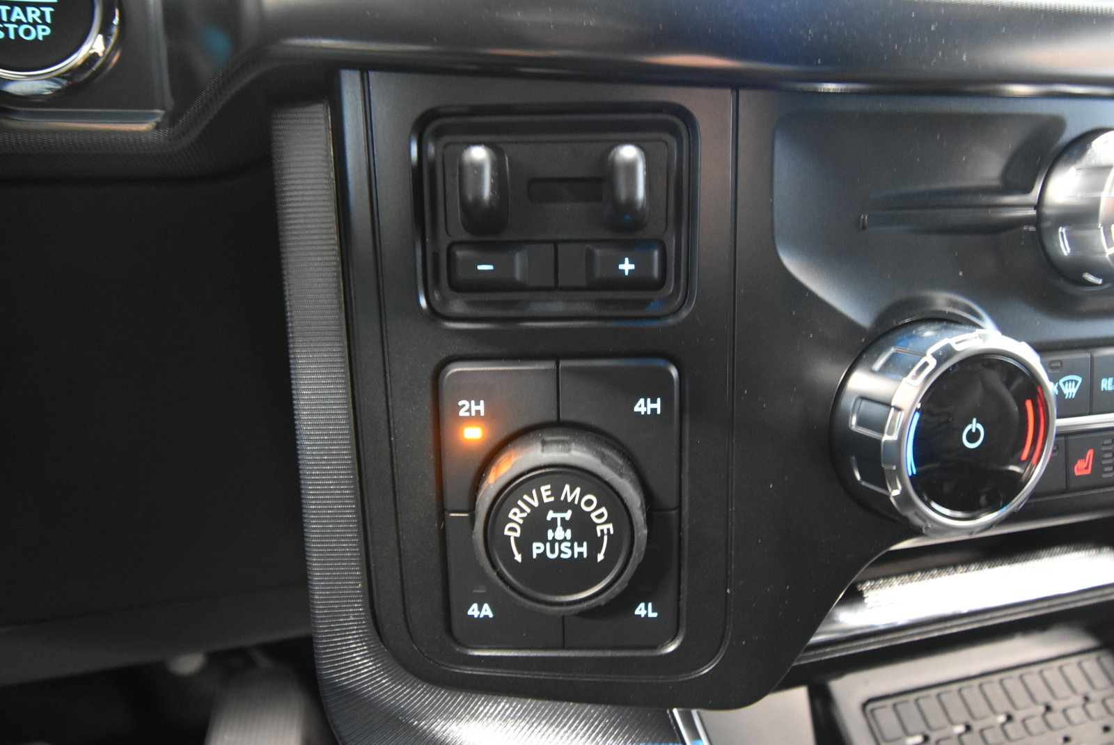 New 2025 Ford F150 Platinum w/ Equipment Group 702A High image 14