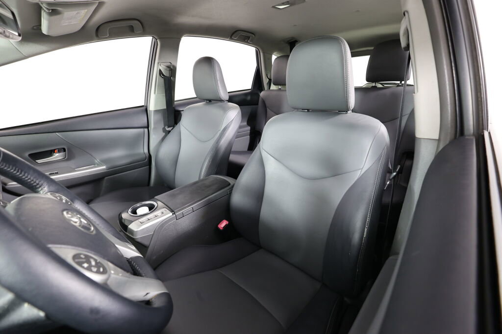 Used 2014 Toyota Prius V Three image 11