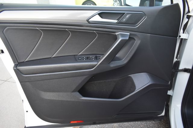 Used 2023 Volkswagen Tiguan SE image 17