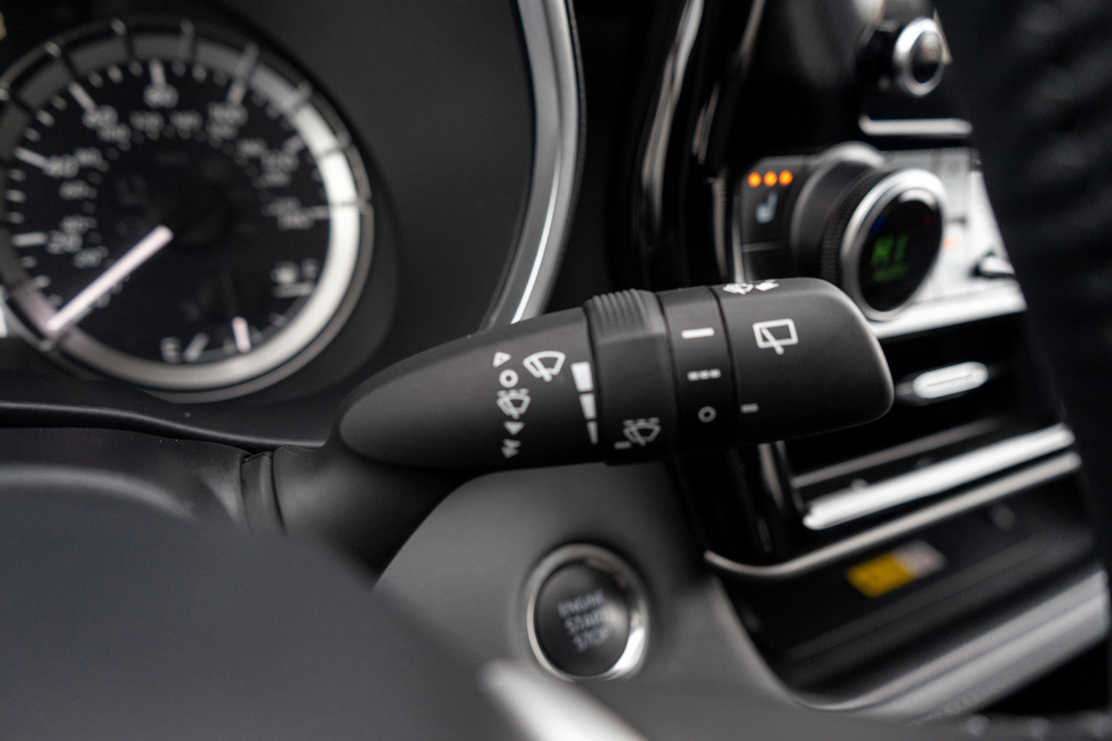 Used 2025 Toyota Highlander XLE image 27