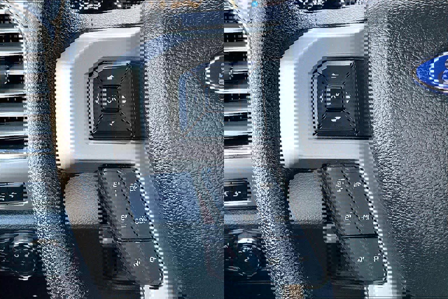 Used 2015 Ford F150 Lariat image 24