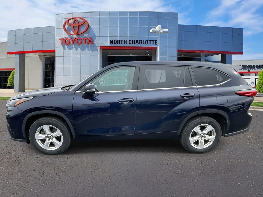 Used 2023 Toyota Highlander LE image 7