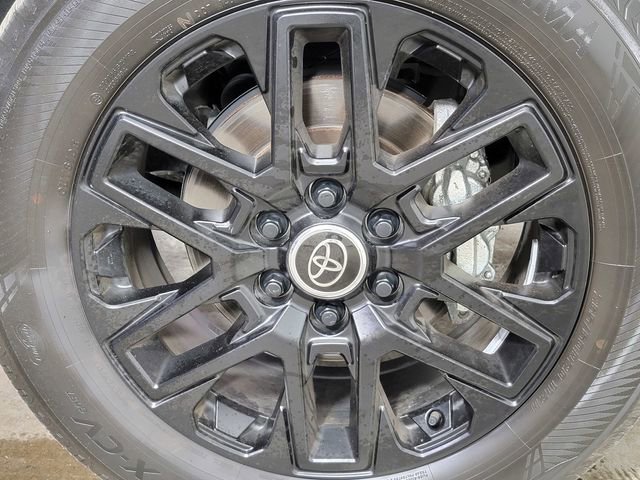 Used 2024 Toyota Tundra Limited AWD/4WD image 10