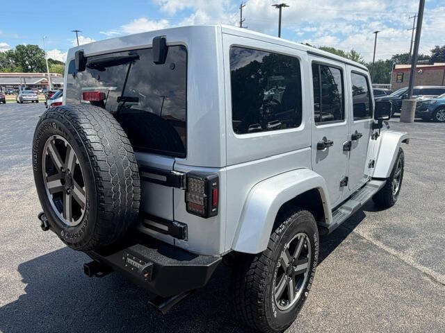 Used 2012 Jeep Wrangler Unlimited Sahara AWD/4WD image 5