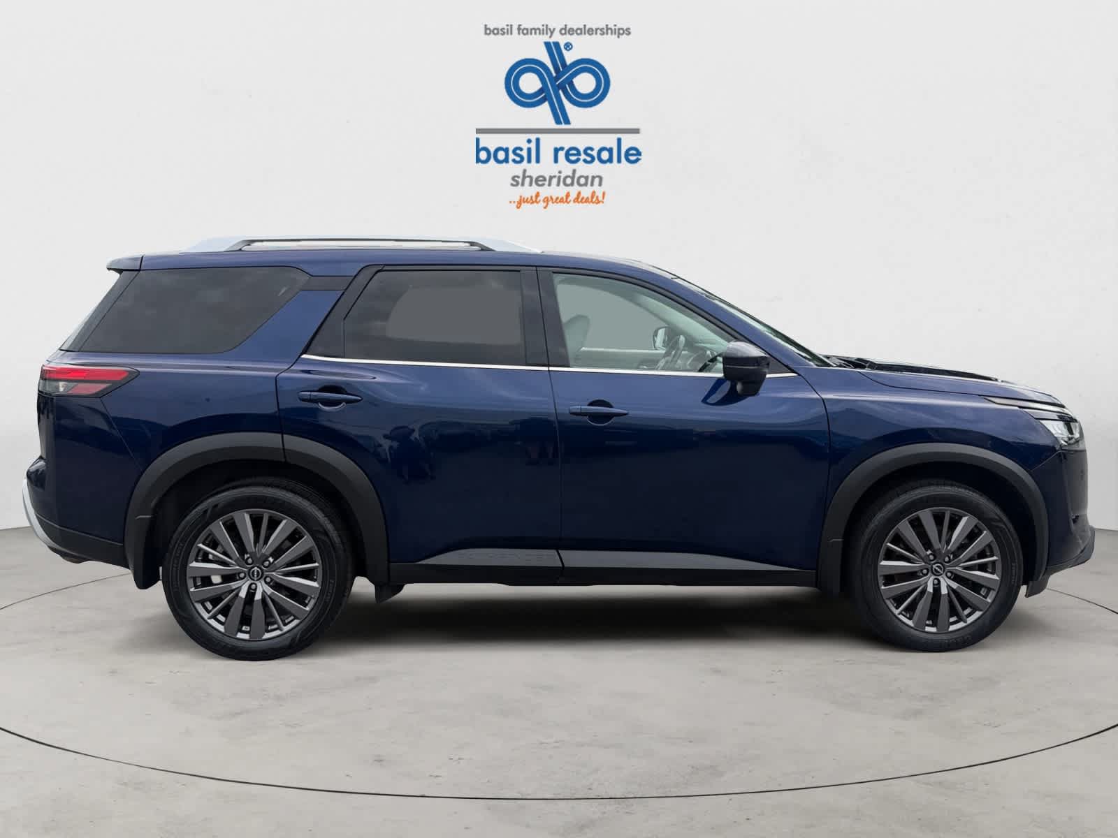 Used 2023 Nissan Pathfinder SL w/ SL Premium Package AWD/4WD image 9