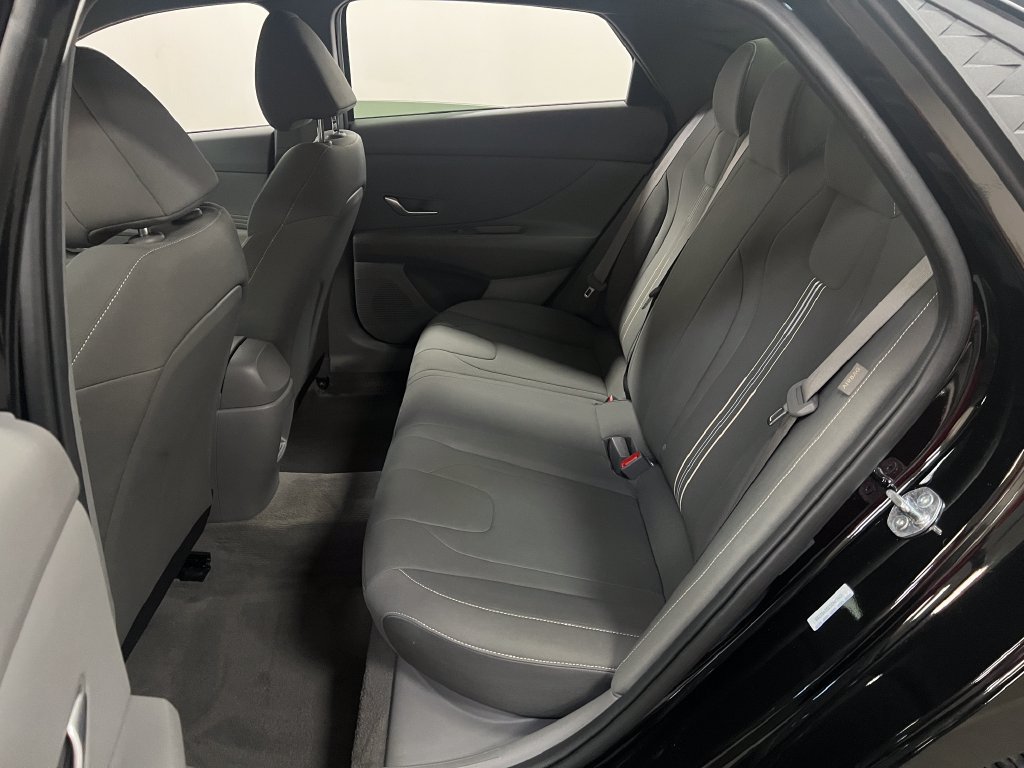 Used 2025 Hyundai Elantra Sport FWD image 25