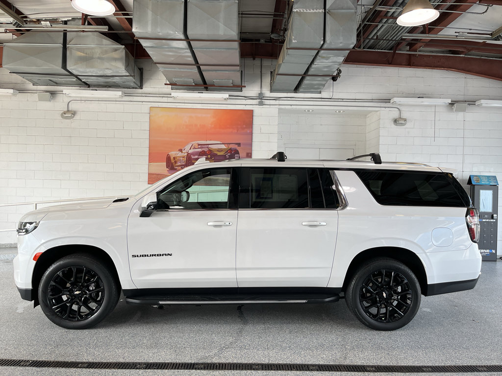Used 2024 Chevrolet Suburban LT w/ Luxury Package RWD image 5