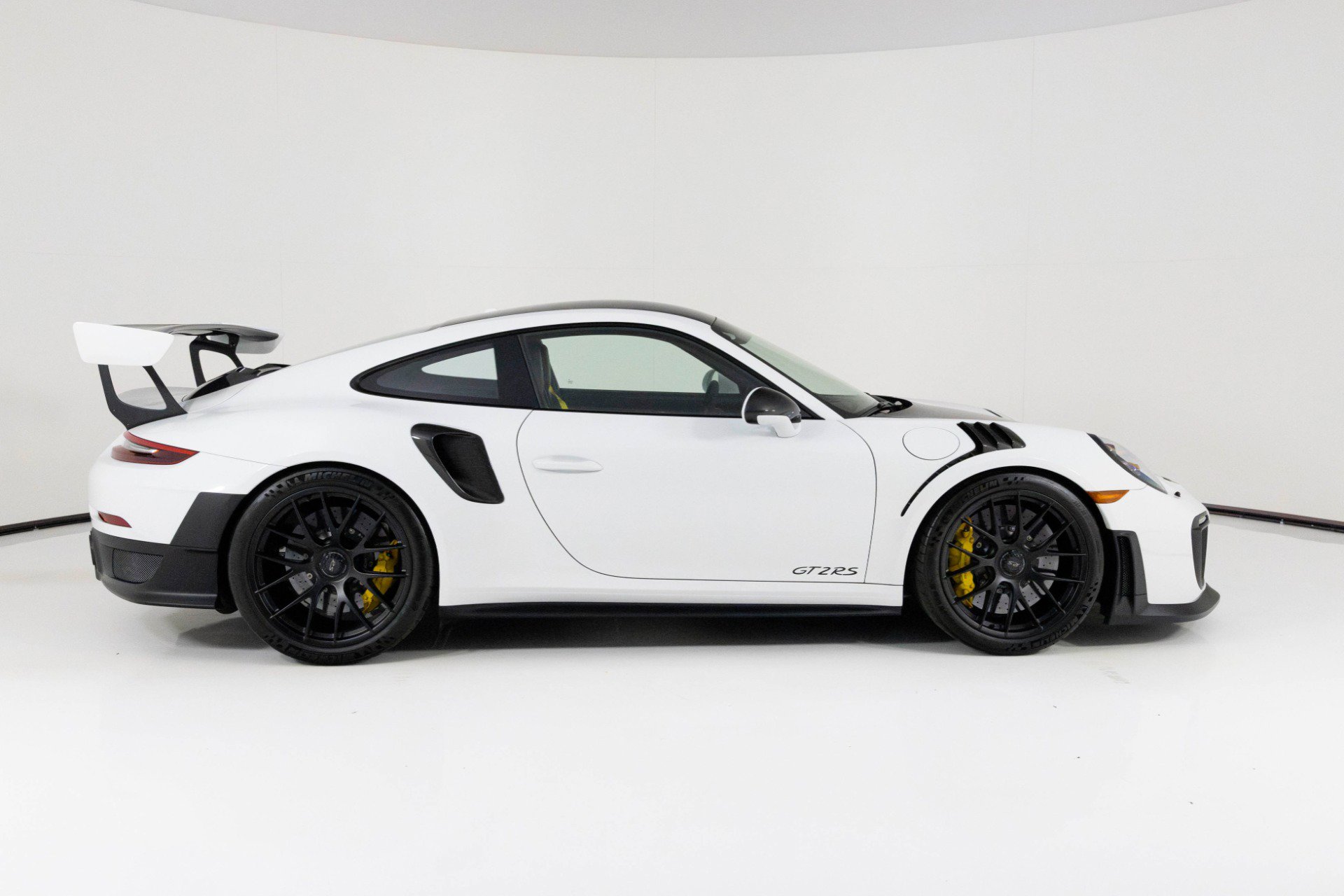 Used 2018 Porsche 911 GT2 RS image 2