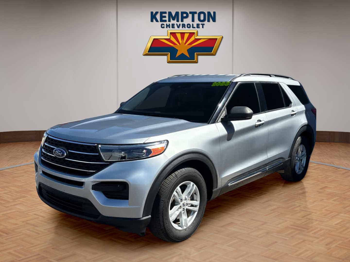 Used 2023 Ford Explorer XLT image 2