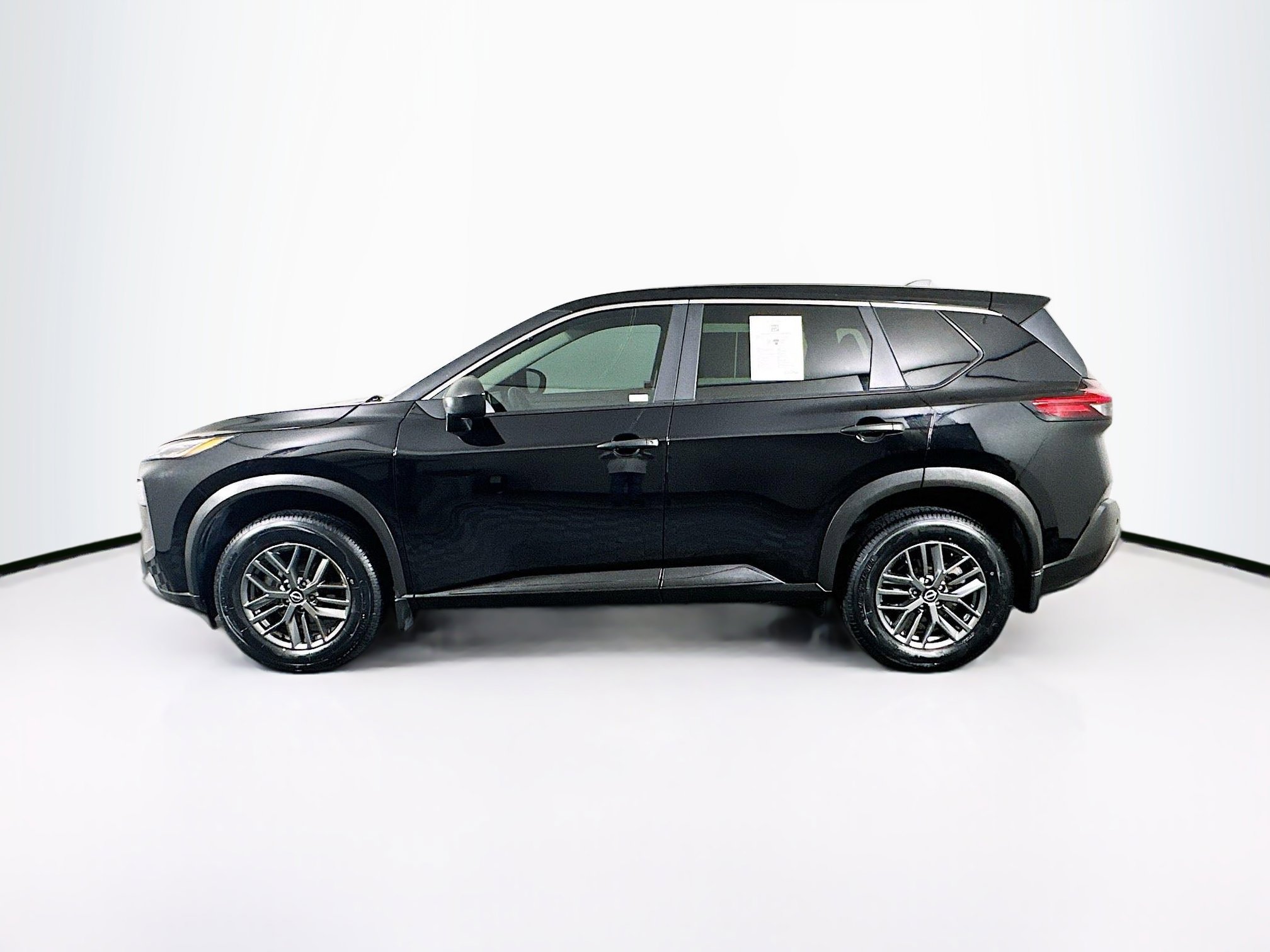 Used 2023 Nissan Rogue S image 4