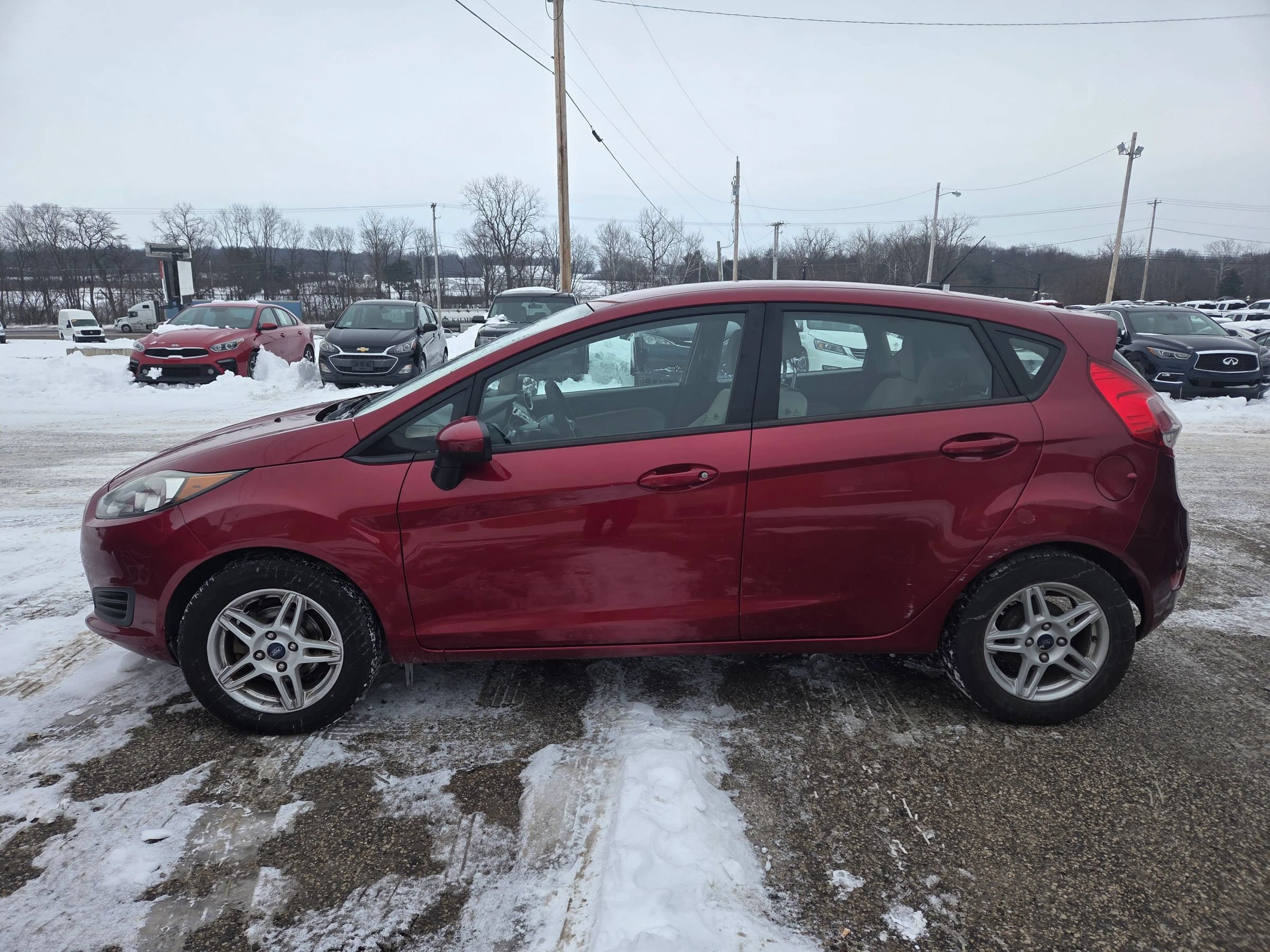 Used 2017 Ford Fiesta SE FWD image 1