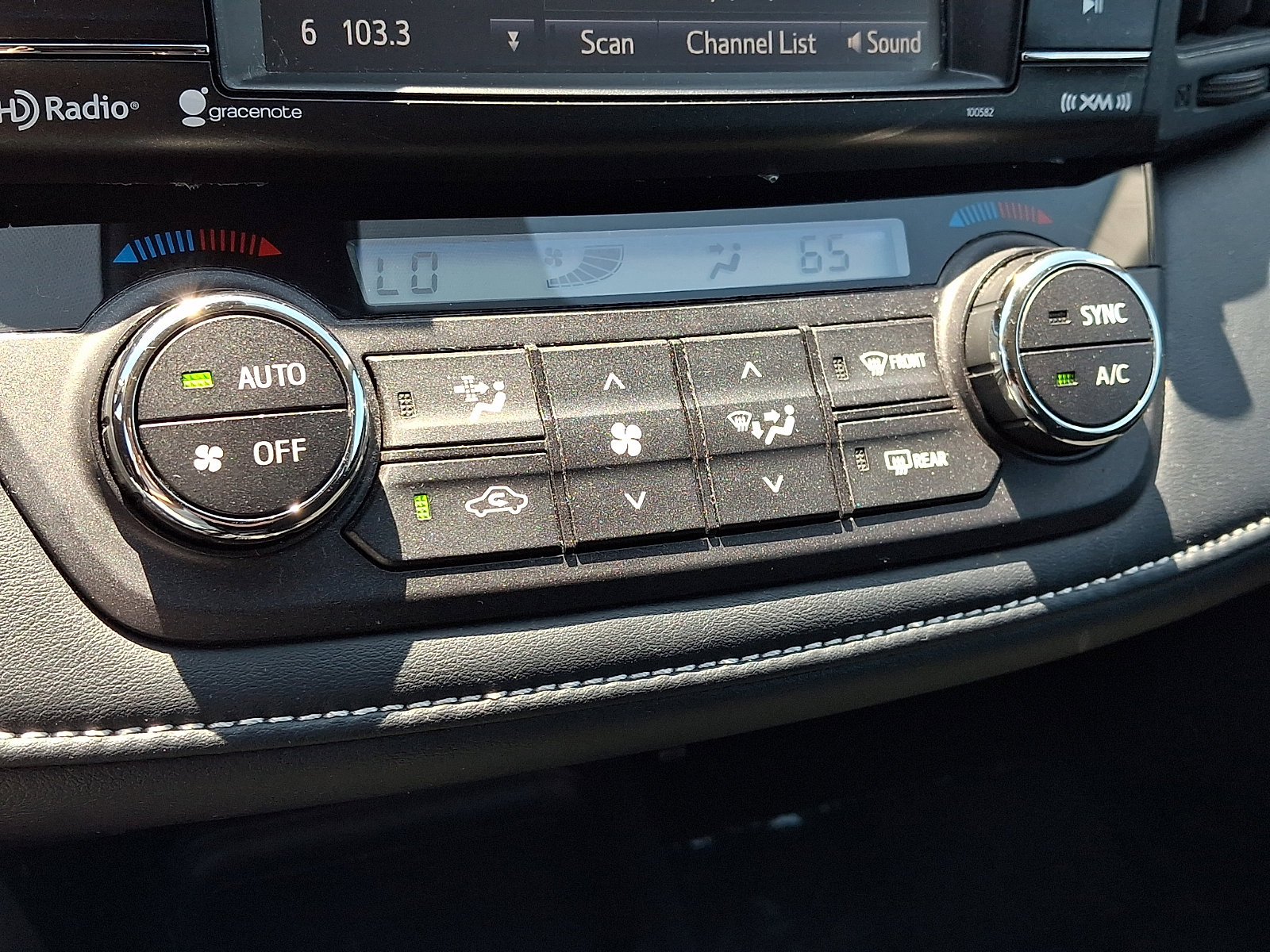 Used 2018 Toyota RAV4 XLE AWD/4WD image 17
