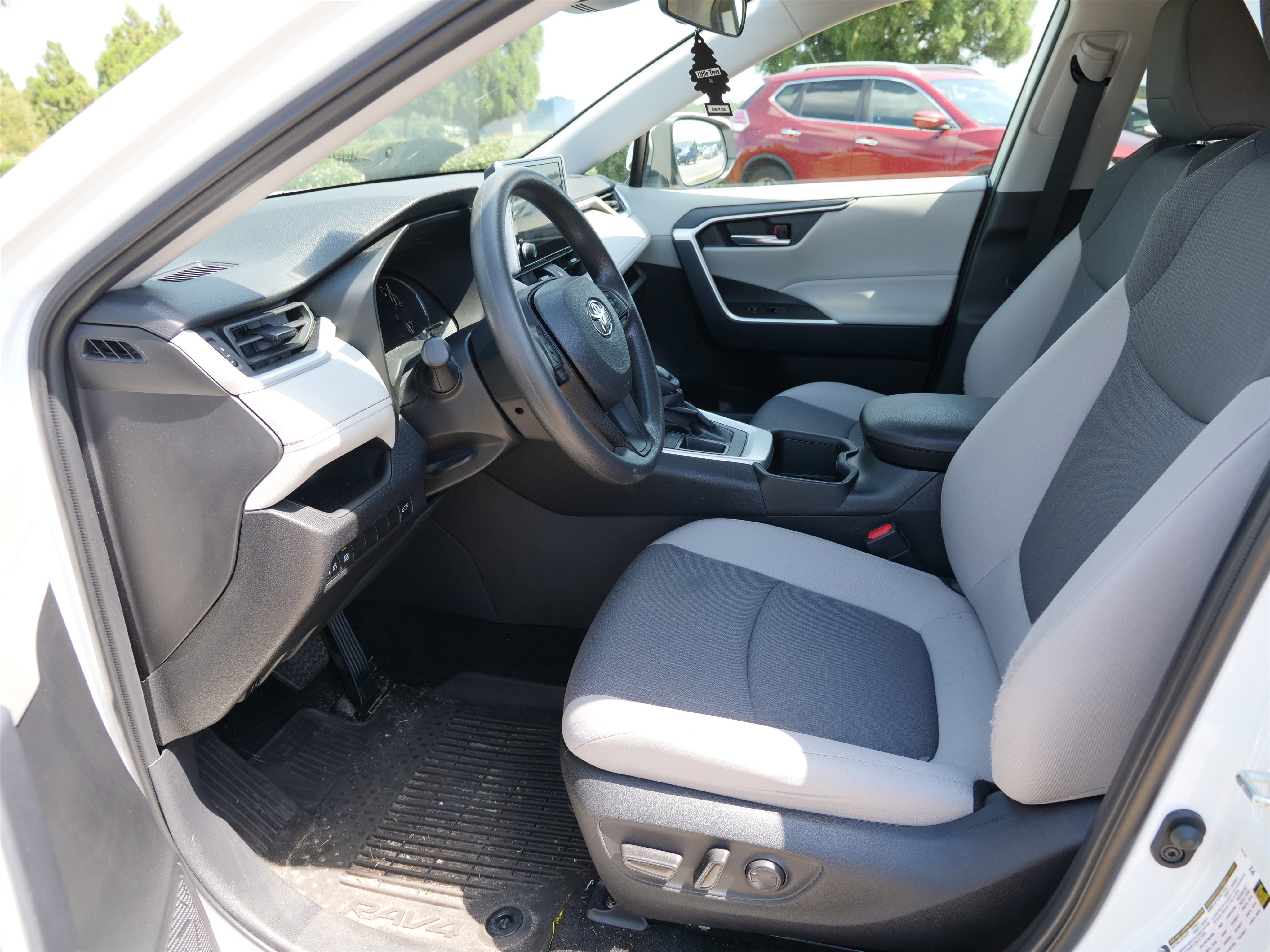 Used 2024 Toyota RAV4 XLE image 16