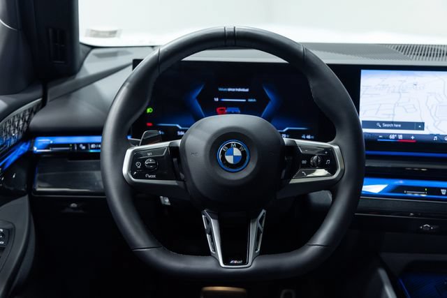 Used 2025 BMW i5 xDrive40 w/ M Sport Package AWD/4WD image 13