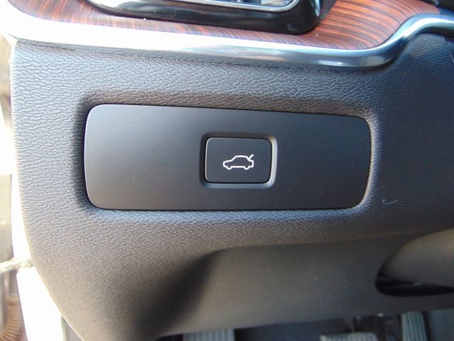 Used 2023 Volvo XC60 B5 Ultimate w/ Climate Package image 19