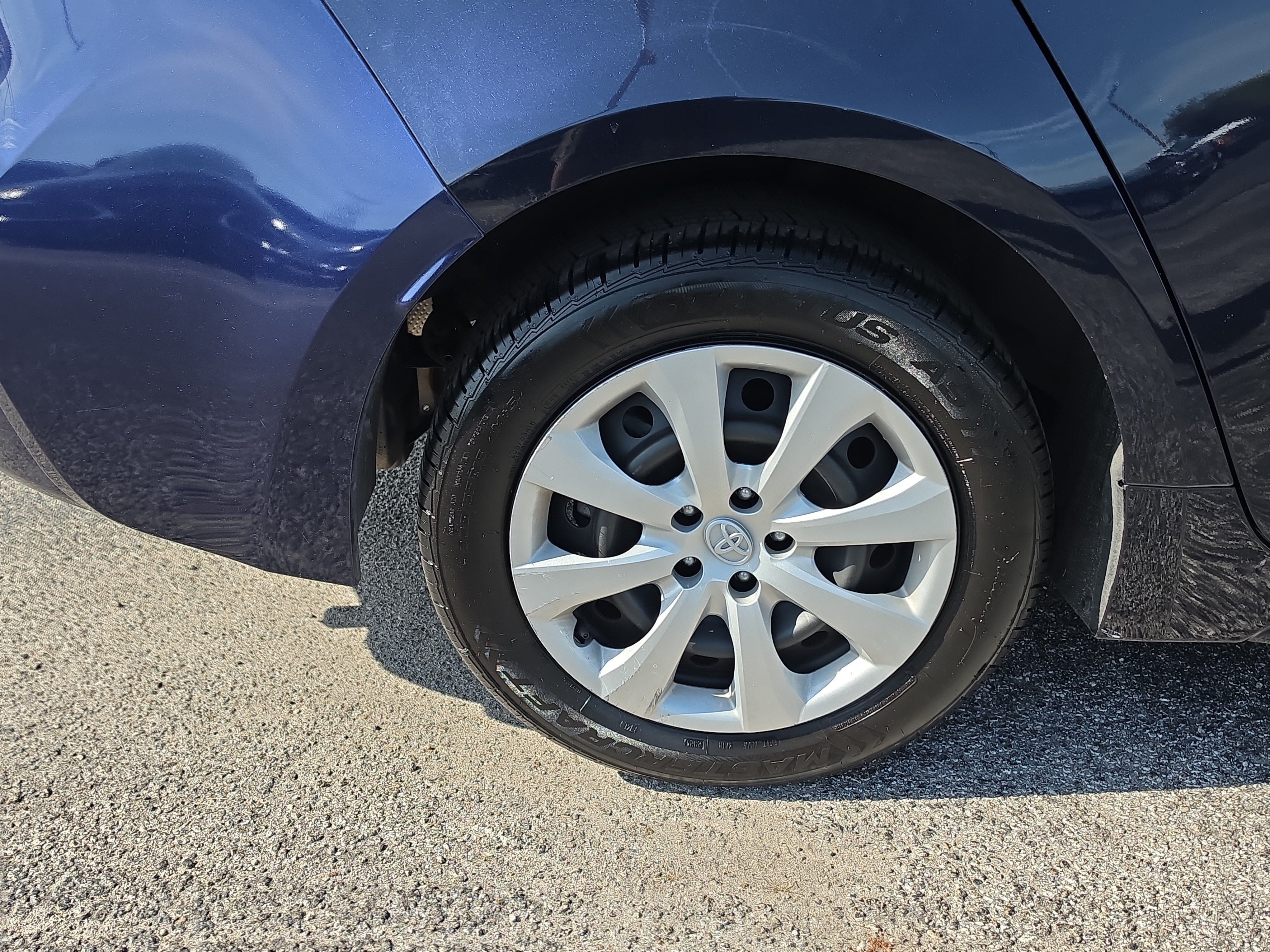 Used 2024 Toyota Corolla LE FWD image 5