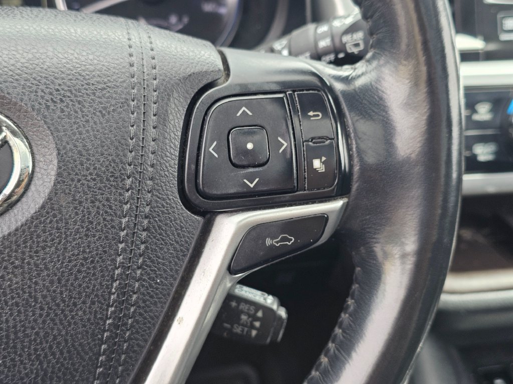 Used 2015 Toyota Highlander Limited Platinum AWD/4WD image 30