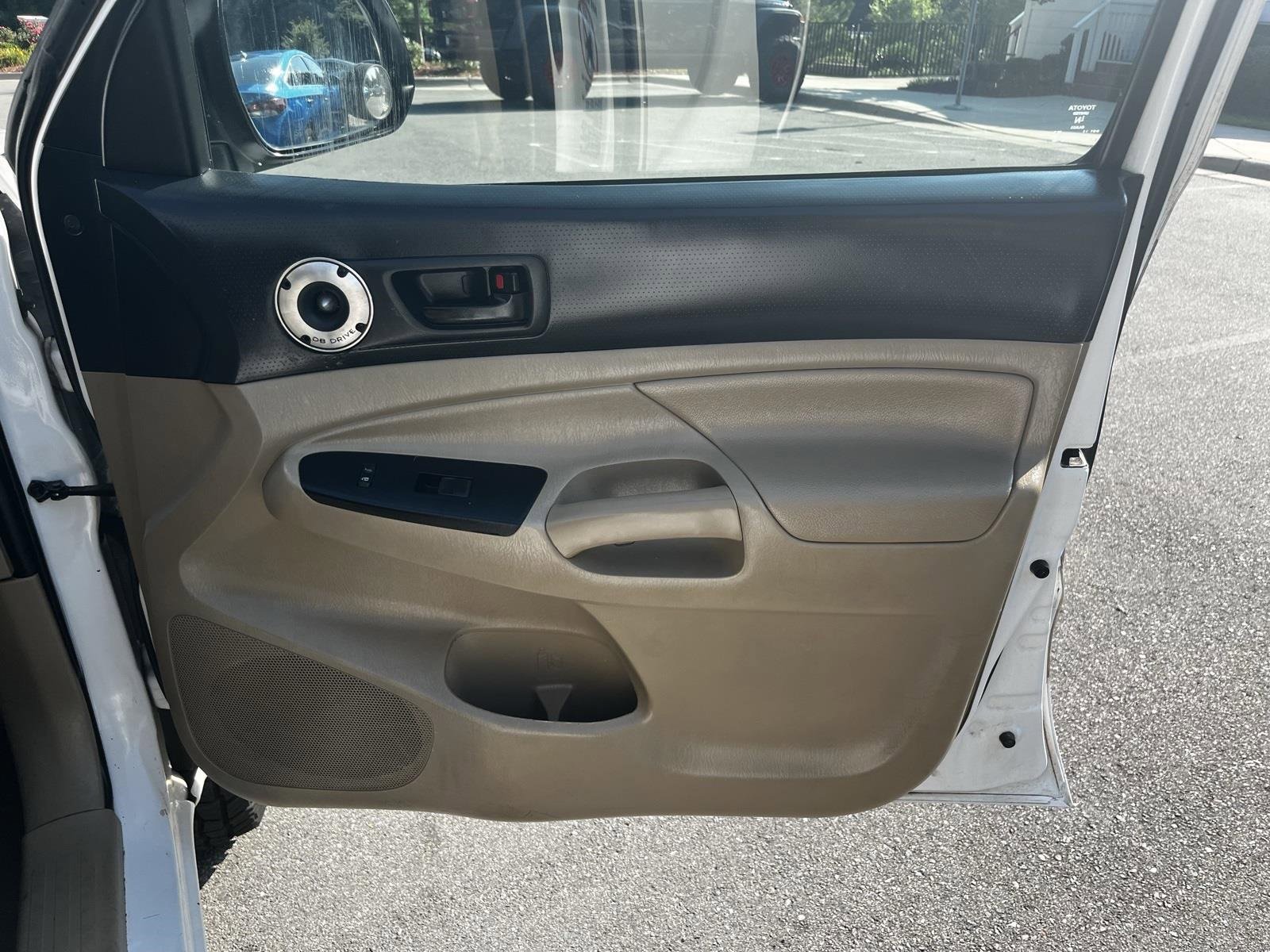 Used 2015 Toyota Tacoma PreRunner w/ SR5 Package image 24