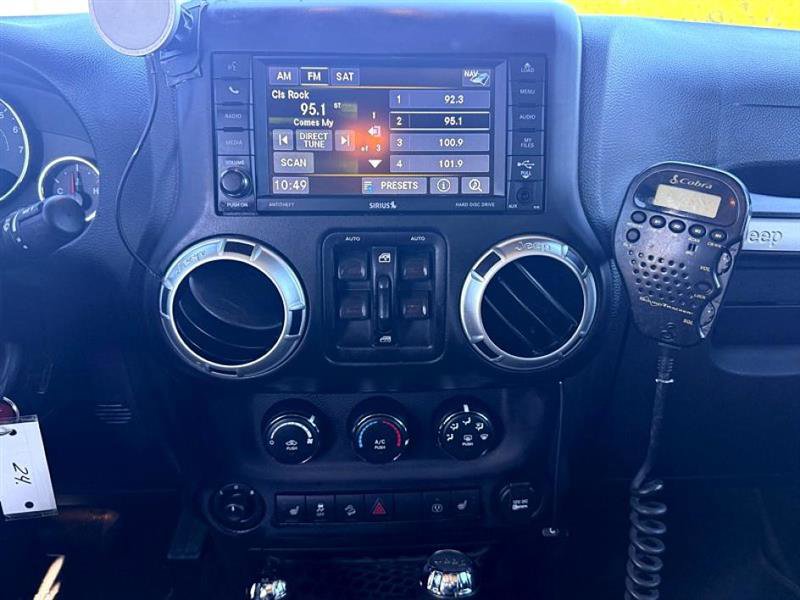 Used 2017 Jeep Wrangler Unlimited Rubicon w/ Connectivity Group image 27