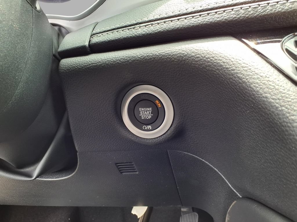 New 2027 Chrysler Pacifica Limited AWD/4WD image 8