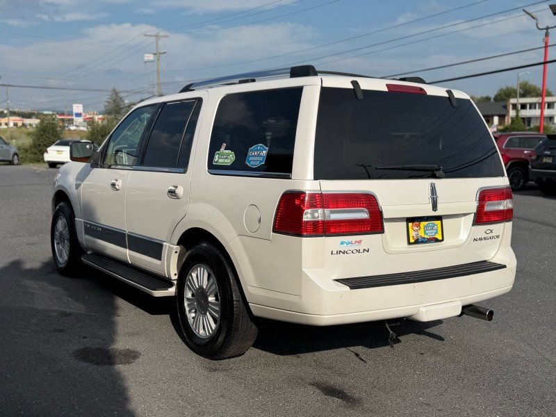 Used 2009 Lincoln Navigator 4WD image 8