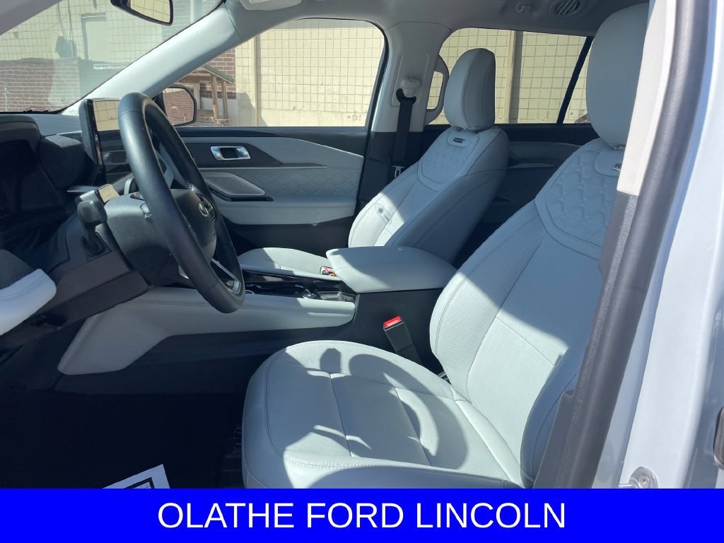 New 2026 Ford Explorer Platinum w/ LUX Leather Package AWD/4WD image 9