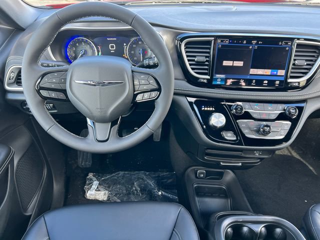 New 2026 Chrysler Pacifica Select image 3