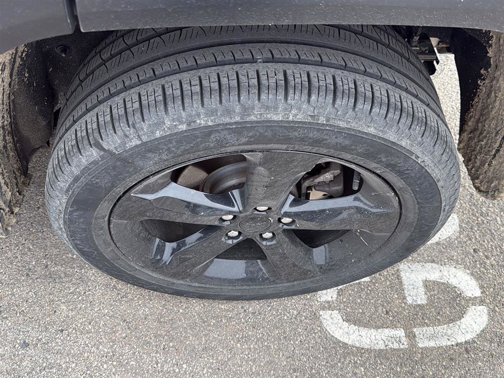 Used 2024 Jeep Grand Cherokee Limited w/ Black Appearance Package image 14