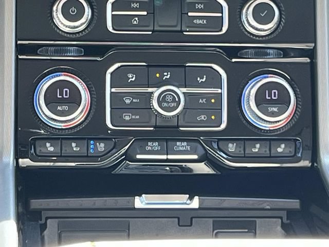 Used 2022 GMC Yukon Denali AWD/4WD image 17