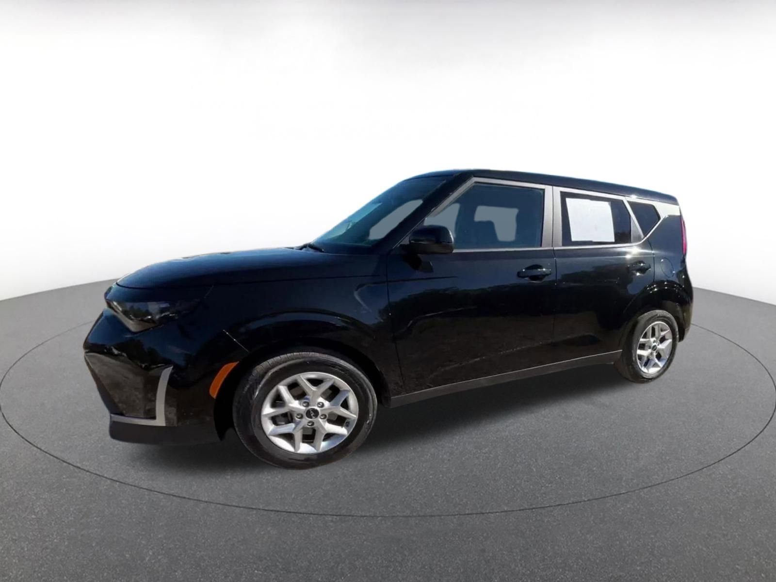 Used 2025 Kia Soul LX w/ LX Technology Package image 8