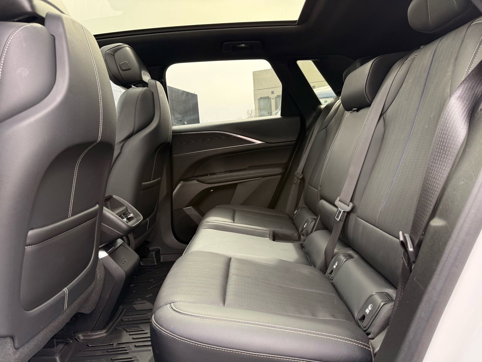 Used 2024 Cadillac Lyriq Sport image 34