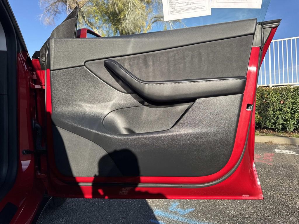 Used 2021 Tesla Model Y Long Range image 27