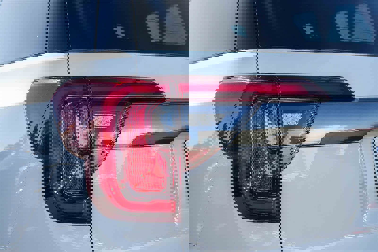 Used 2023 GMC Acadia AT4 w/ Technology Package image 7