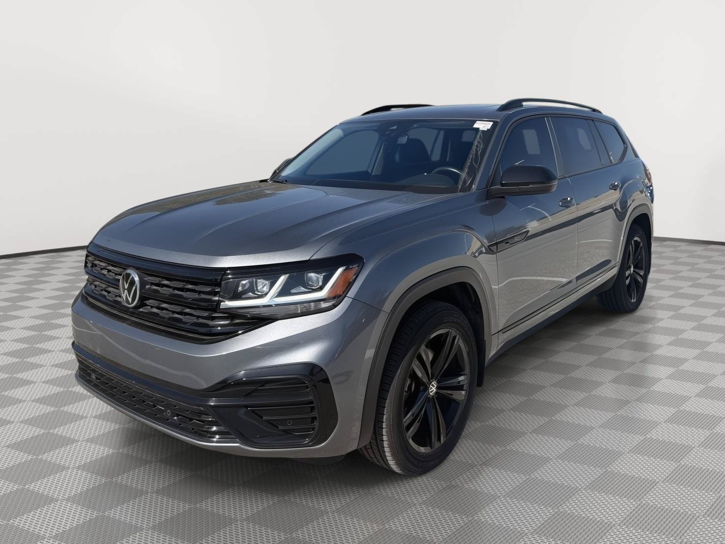 Certified 2022 Volkswagen Atlas SEL R-Line AWD/4WD image 2