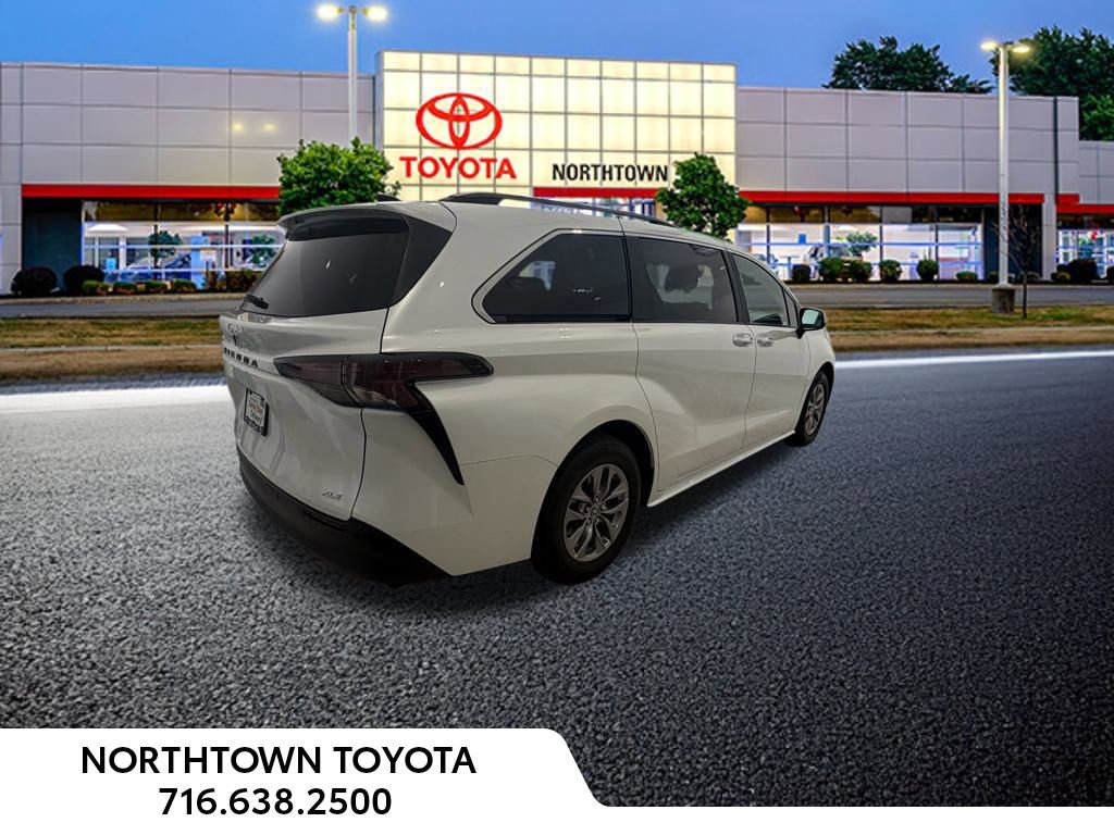 Used 2025 Toyota Sienna XLE w/ XLE Plus Package FWD image 12