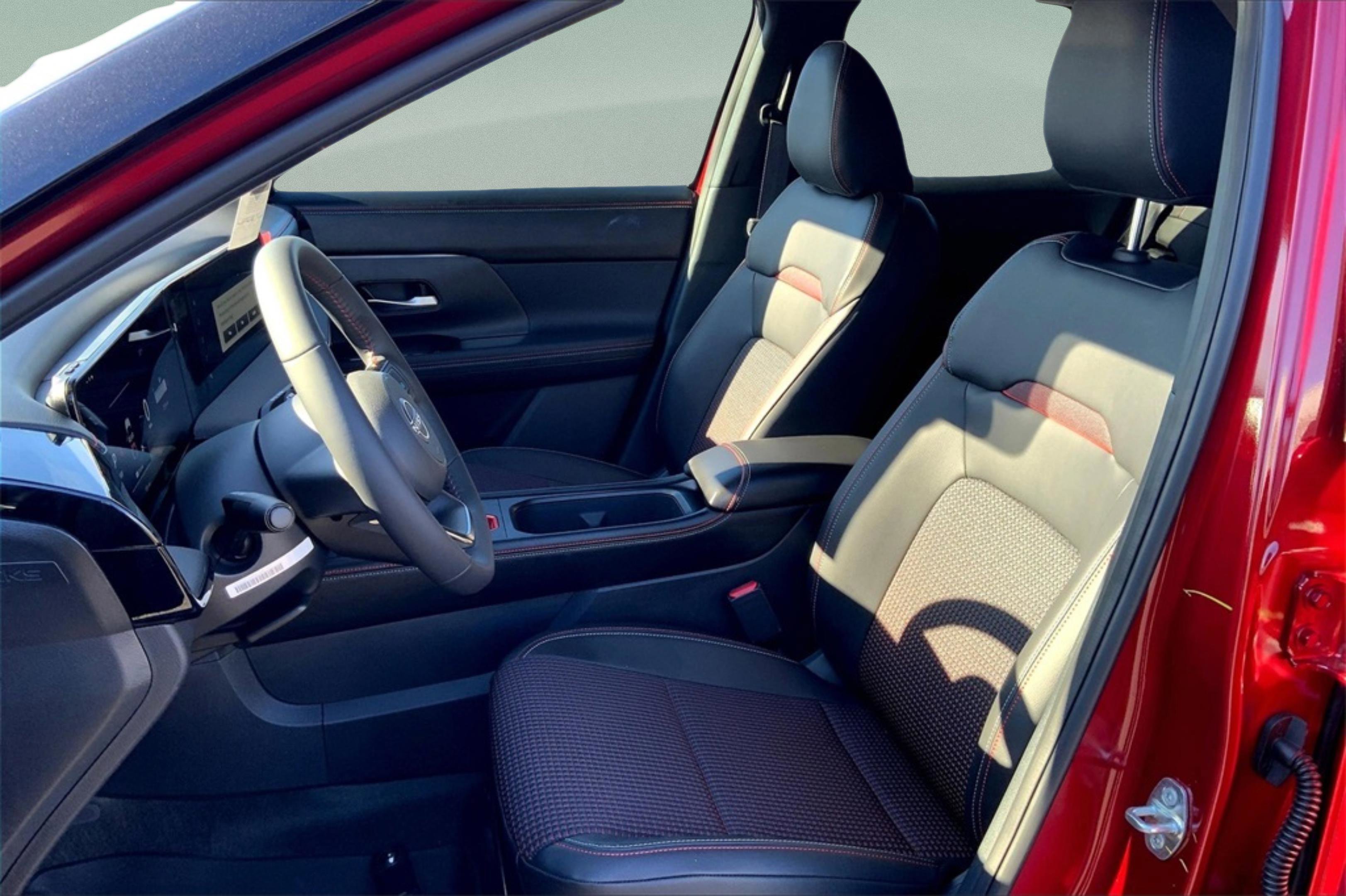 New 2025 Nissan Kicks SR w/ Illumination Package image 10