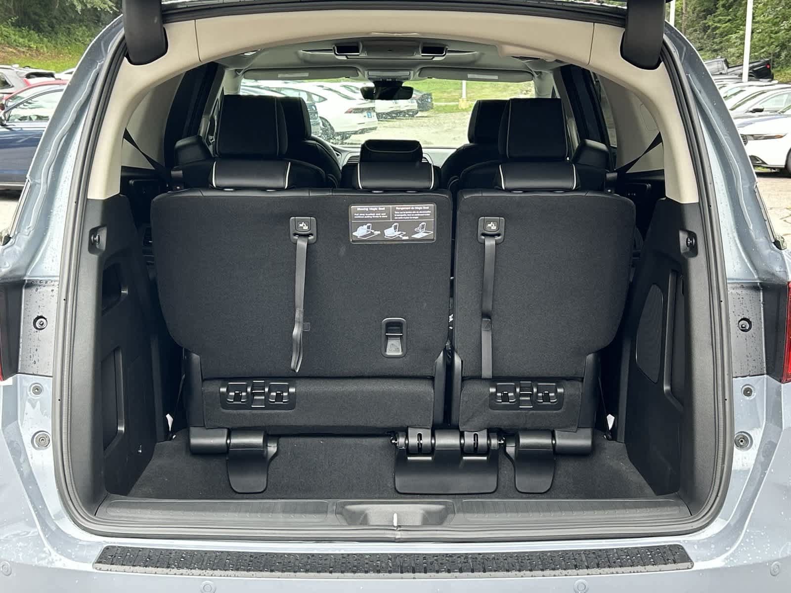 New 2026 Honda Odyssey Touring image 9