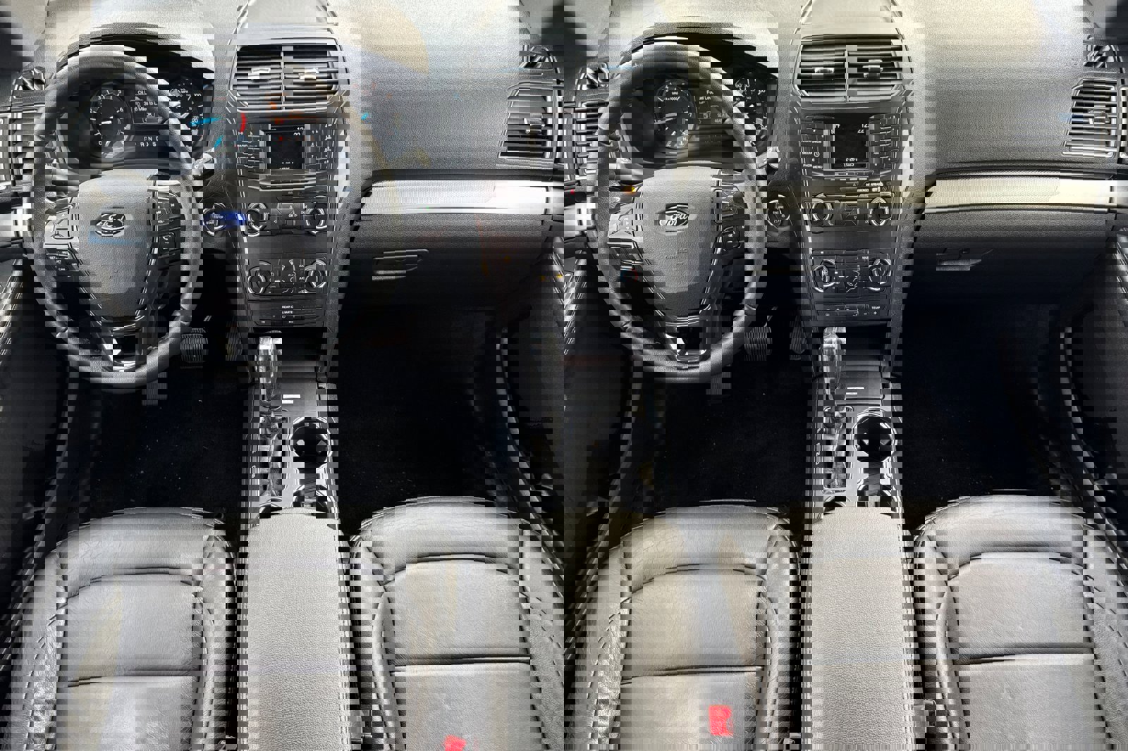 Used 2018 Ford Explorer XLT image 14