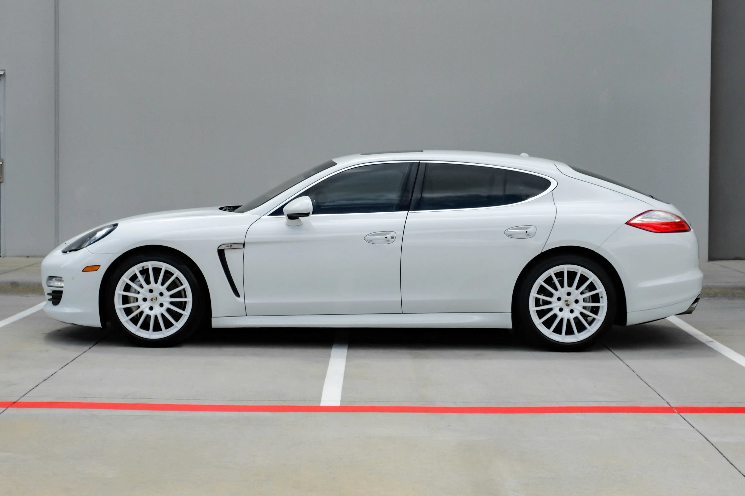 Used 2013 Porsche Panamera S RWD image 10